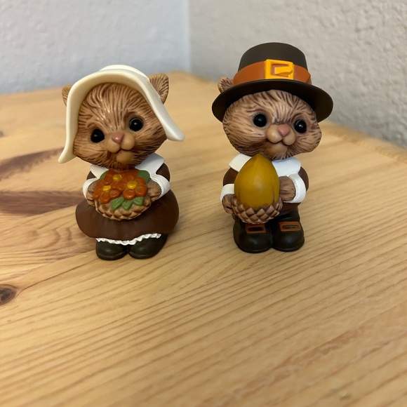 Vintage Hallmark Fall Harvest Chipmunk Salt &Pepper Shakers Thanksgiving - Picture 5 of 5
